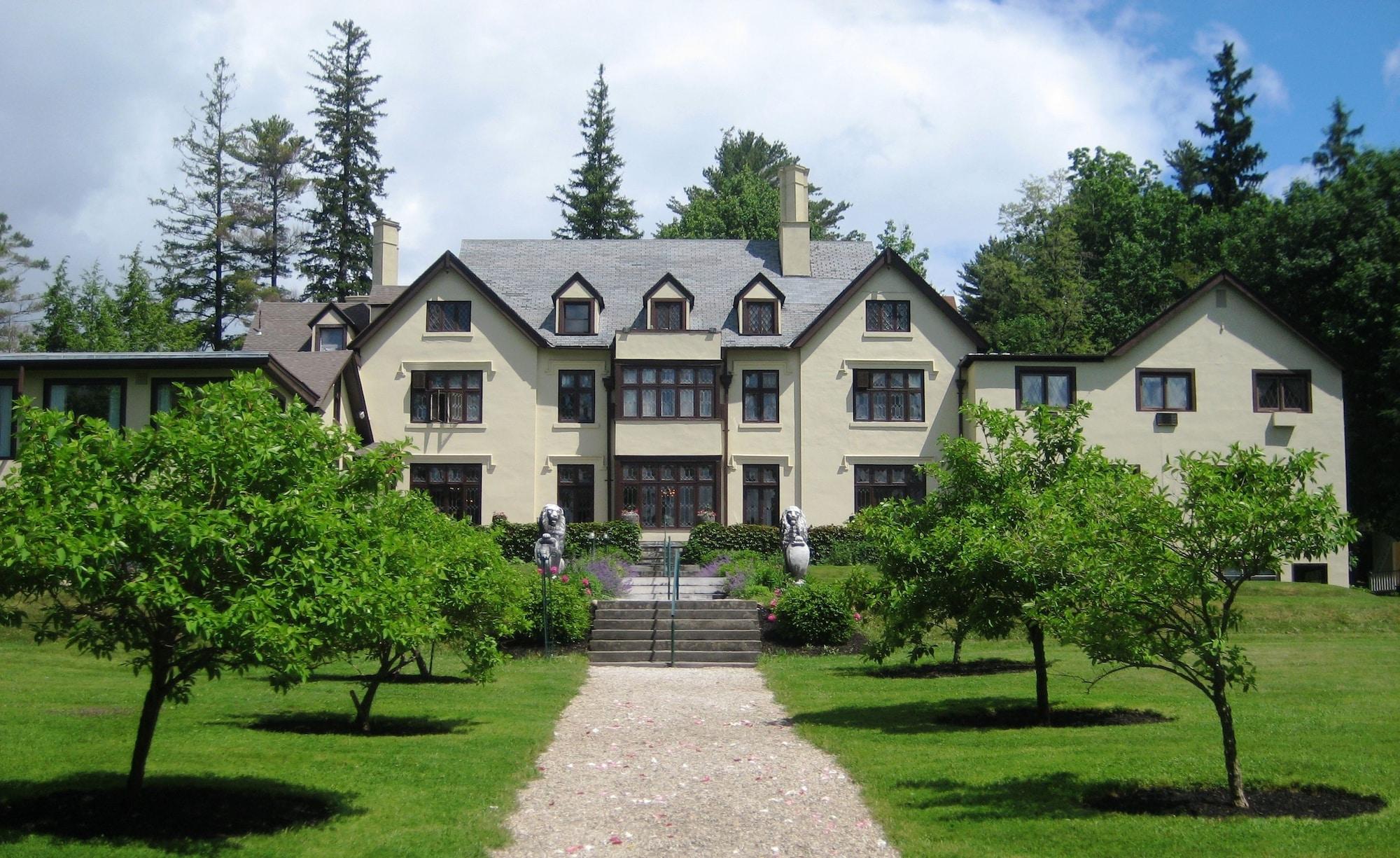 Seven Hills Inn Ленокс Экстерьер фото