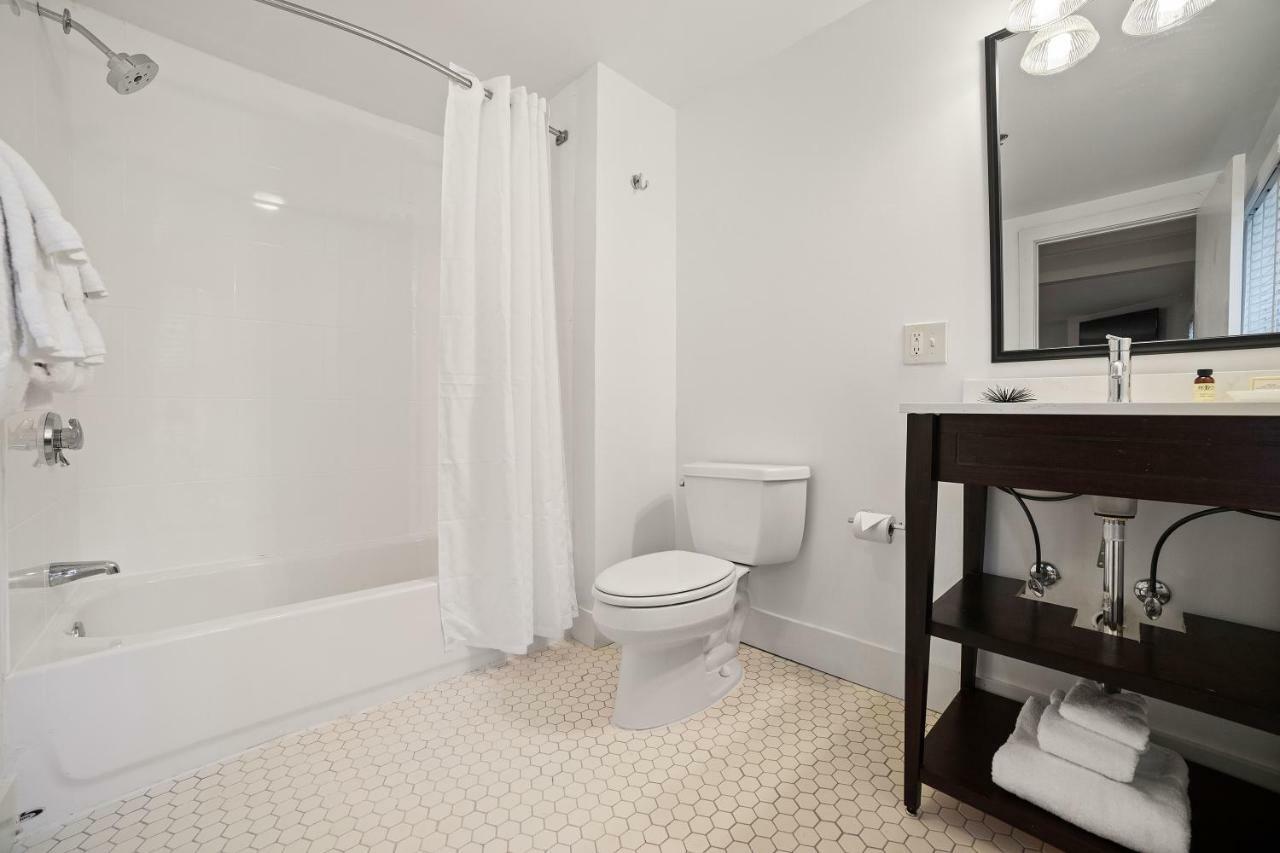 Seven Hills Inn Ленокс Экстерьер фото