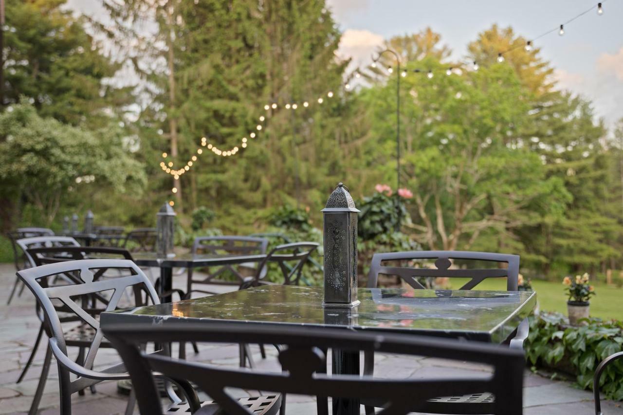 Seven Hills Inn Ленокс Экстерьер фото